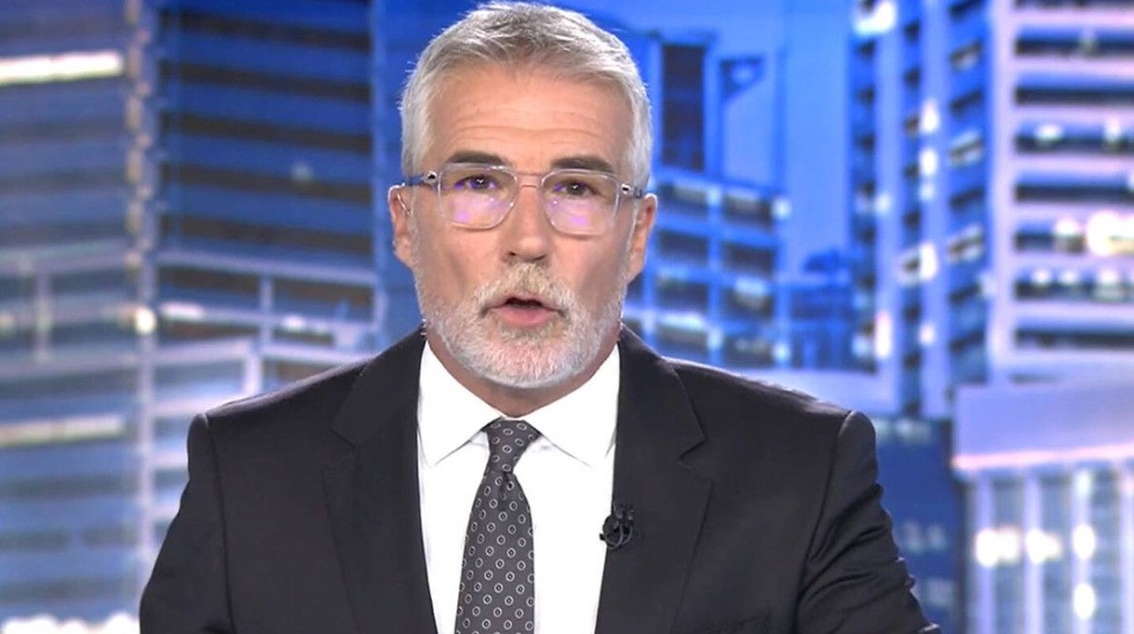 David Cantero, en los Informativos de Telecinco.