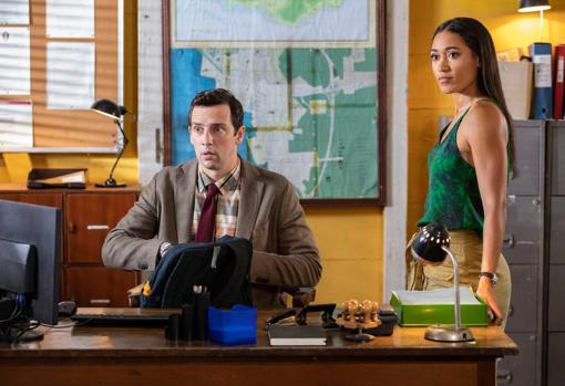 Ralf Little y Joséphine Jobert, en el primer episodio de la undécima temporada de 'Crimen en el paraíso'