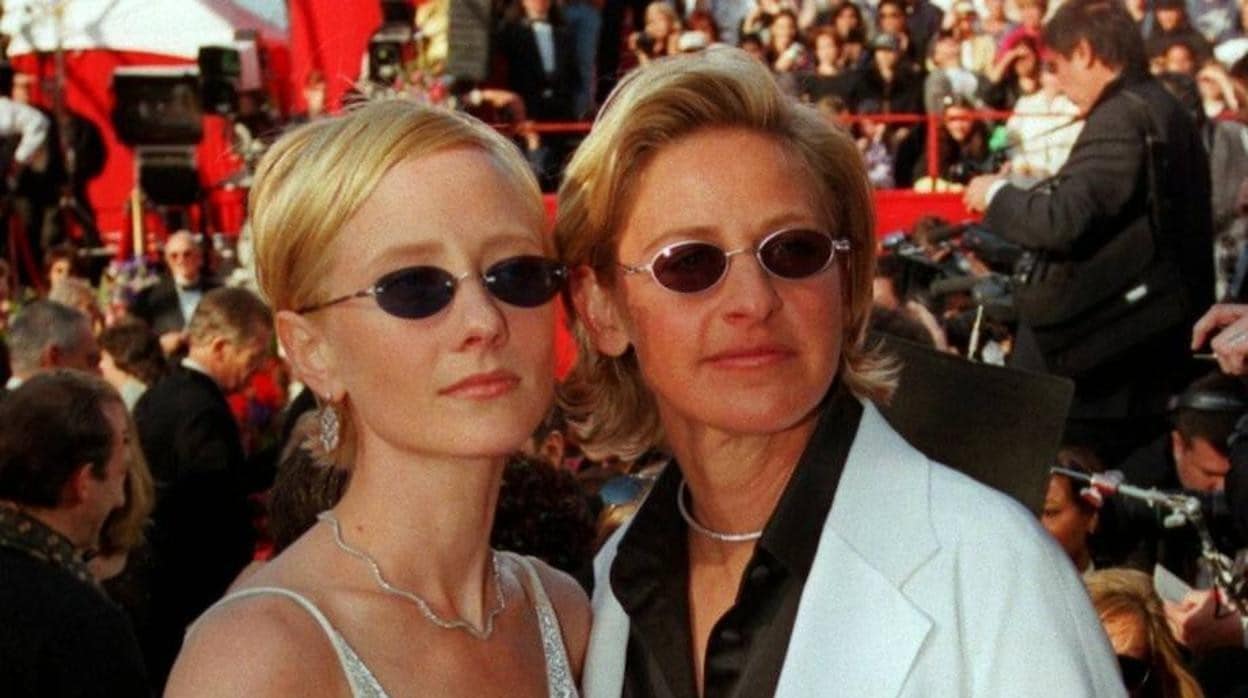 Anne Heche y Ellen DeGeneres, en 1999, en la alfombra roja de los premios Oscar