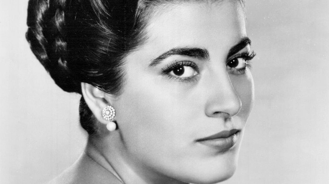 La también cantante Irene Papas