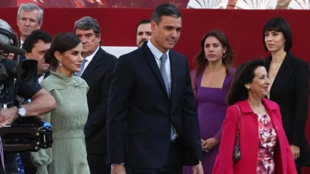 Críticas a TVE por las palabras de Xabier Fortes sobre los pitidos a Sánchez en el desfile del 12-O