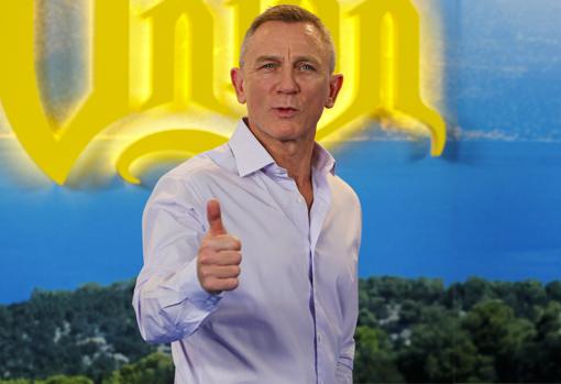 El actor británico Daniel Craig posa durante la presentación en Madrid de la película 'Puñales por la espalda: El misterio de Glass Onion' este miércoles en Madrid