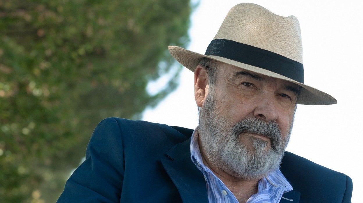 Antonio Resines, en el rodaje de la segunda temporada de 'Perdonen las molestias', hace unas semanas