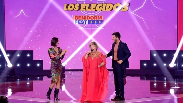 Karina, la 'sorpresa final', irrumpe en la gala pidiendo explicaciones: «Los mayores también tenemos derecho»