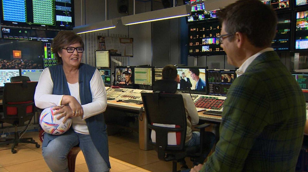 María Escario, Defensora del Espectador, con Arsenio Cañada, director de Deportes de RTVE
