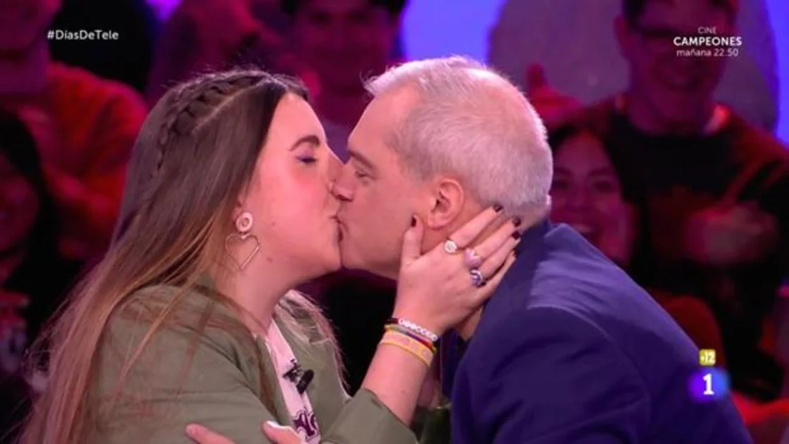 El beso de Carolina Iglesias y Ramón García
