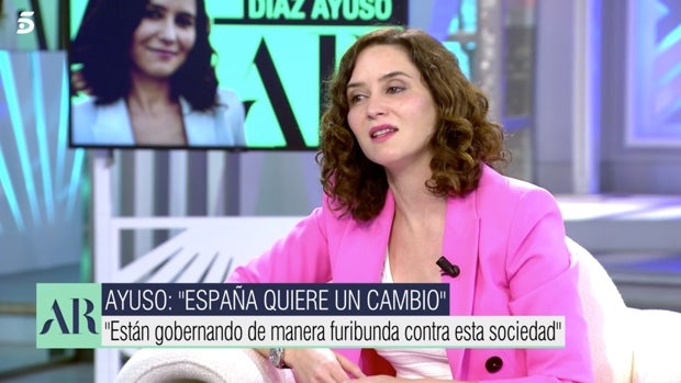 Isabel Díaz Ayuso desvela un capítulo 'oculto' de su vida a Ana Rosa Quintana: «Lo he pasado mal y mucho»