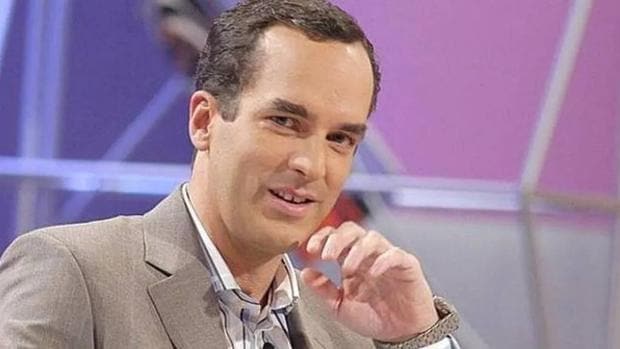 Santi Acosta vuelve a Telecinco y manda al banquillo a Jorge Javier Vázquez