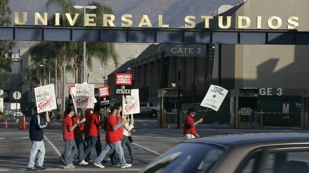 Los guionistas de Hollywood aprueban ir a la huelga el próximo 1 de mayo
