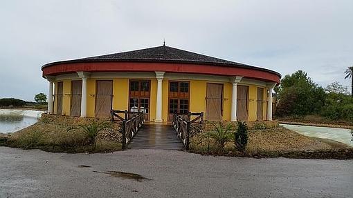 Isla del Sirio, a la entrada del complejo hotelero