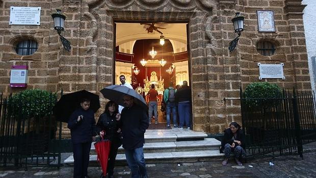 La Reina de La Viña se queda en el templo