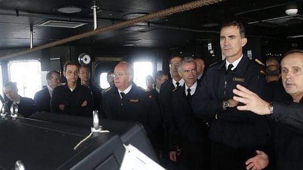 El Rey asiste en Cádiz a la fase LIVEX del ejercicio "Trident Juncture 2015" de la OTAN