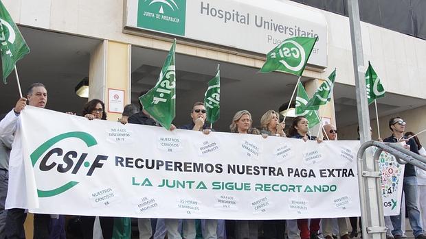 La protesta de ayer tuvo como escenario el acceso principal al hospital