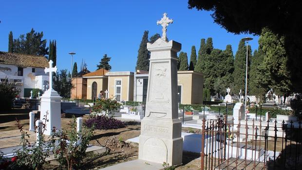 El curioso monumento que indica la tumba del doctor Pastor en Utrera