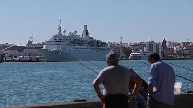 El puerto de Cádiz recibe este viernes cinco cruceros con 4.600 pasajeros a bordo