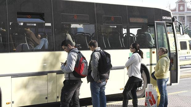 Parada de Comes en el Edificio Trocadero, frente a la Muelle Ciudad