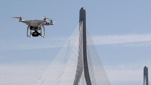 El primer curso de rescate acuático con drones se impartirá en Jerez