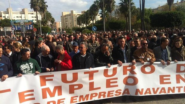 Unas 2.000 personas se manifiestan en la capital por el futuro de los astilleros