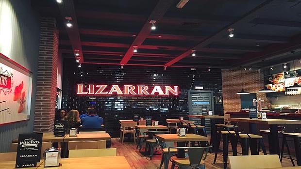 Lizarrán, Pans and Company y Fosters Hollywood inauguran en Cádiz