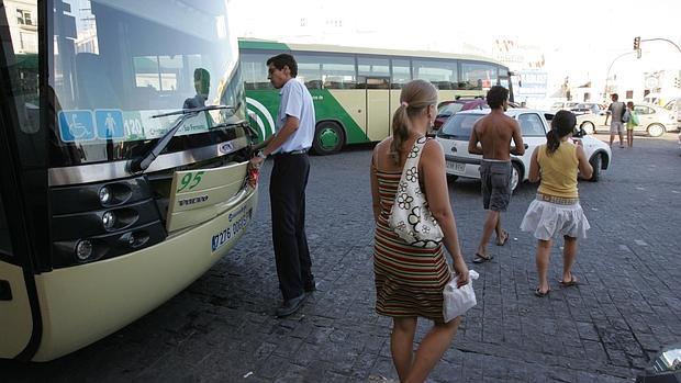 La estación de autobuses de Cádiz está a falta del acceso por Astilleros y la escalera