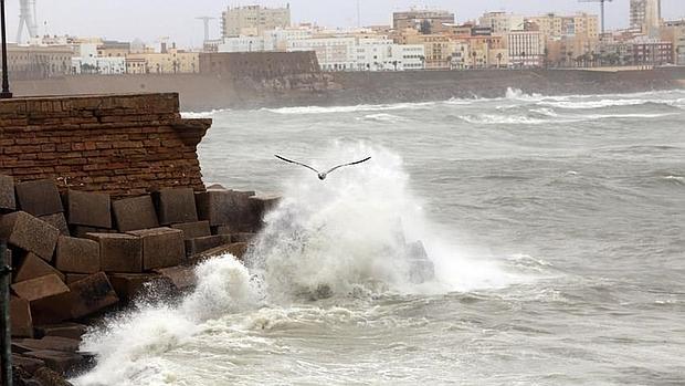 Cádiz estará en alerta naranja por viento