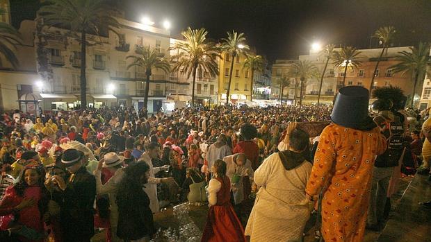 Detenido en Sevilla el joven que le clavó una botella rota en el cuello a un menor el sábado de Carnaval