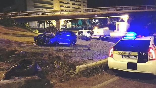 Una conductora ebria provoca un espectacular accidente de tráfico en la entrada a Cádiz