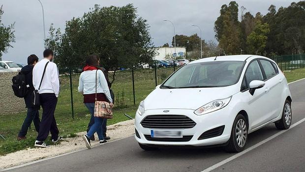 «Tendrá que morir un estudiante para que construyan una pasarela»