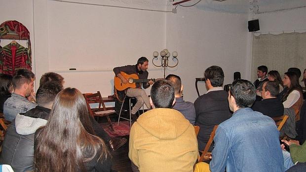 Antonio Martínez Ares causa furor en Sevilla