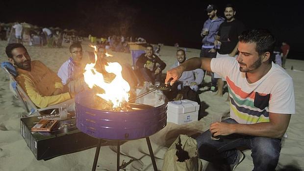 La celebración de las barbacoas con motivo del Trofeo Carranza es un evento multitudinario.