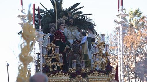 La lluvia arrecia y desluce el Domingo de Ramos en Cádiz