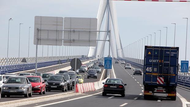 El puente nuevo sirve para entrar