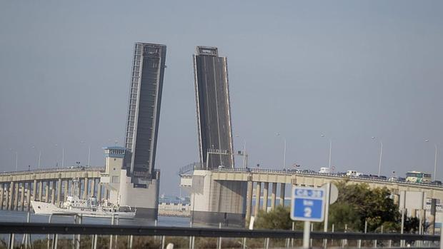 El puente Carranza abre hoy para el paso del buque &#039;Vigía&#039;