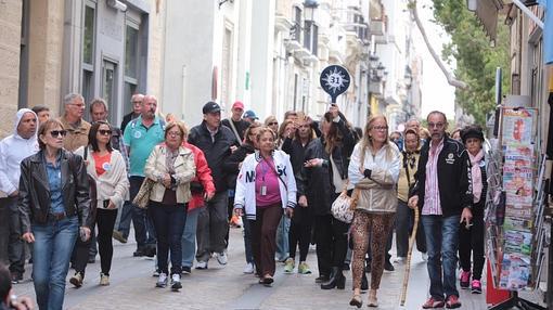 Cruceristas recorren el centro de Cádiz