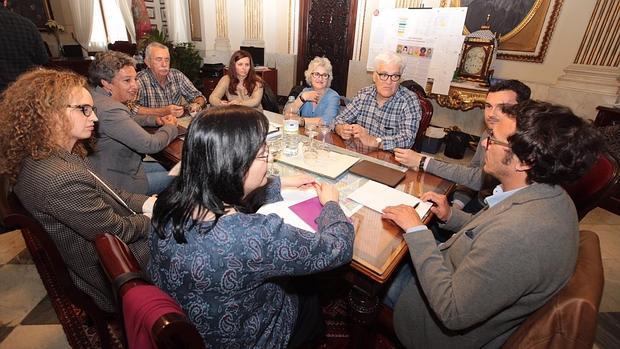 El alcalde de Cádiz llevará al Pleno una moción para querellarse por los crímenes del franquismo