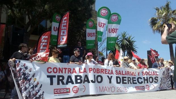 Alrededor de 1.500 personas transcurren por las calles de Cádiz en la manifestación del 1 de mayo