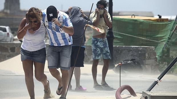 Aumenta a naranja la alerta por fuertes vientos en el Estrecho