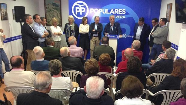 Arenas durante la inauguración de la nueva sede del PP en Olvera