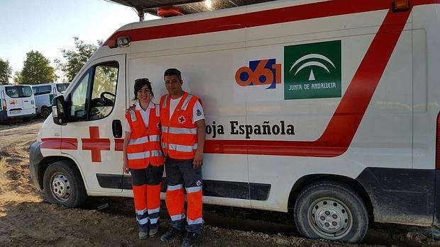 Ana Belén y Vicente, dos de los voluntarios de Cruz Roja que ayudaron en la emergencia