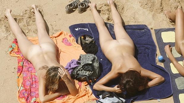 El Supremo avala la ordenanza que prohíbe el nudismo en las playas urbanas de Cádiz