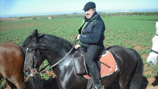 Ángel quijano, policía Local de Sevilla, quedó atrapado por el mundo del caballo desde que era niño