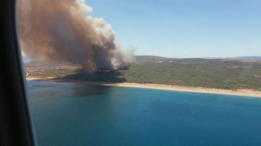 Infoca da por controlados los incendios de San Roque y  La Línea