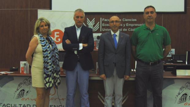 El colegio de economistas de Cádiz presenta los Premios Trabajo fin de Grado