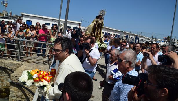 El levante deja en casa a la Virgen