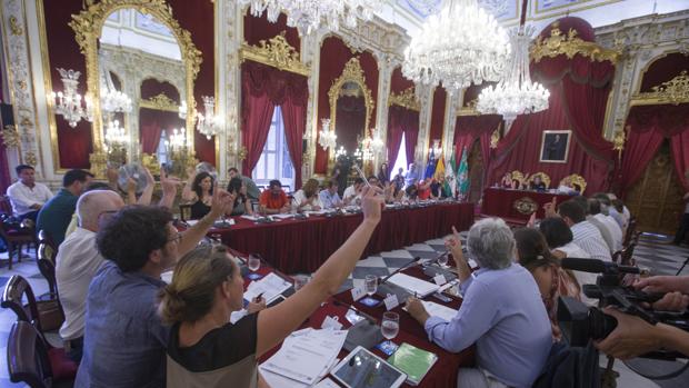 La Diputación fuerza al alcalde de Cádiz a pujar por el título de ciudad milenaria