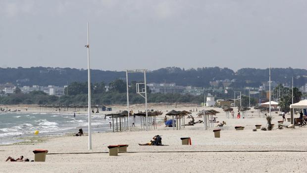 Aparece el cadáver de un hombre en la playa de Valdelagrana