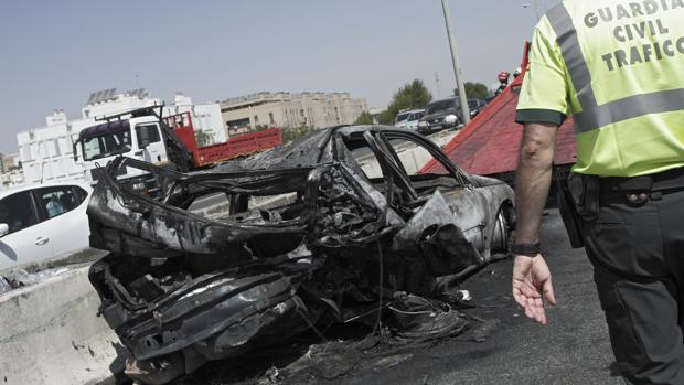 El coche ha quedado calcinado