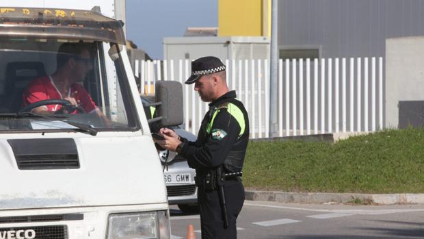 La falta de policías locales en Cádiz hace peligrar la seguridad ciudadana