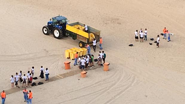 Normalidad en las playas tras la fiesta de las barbacoas