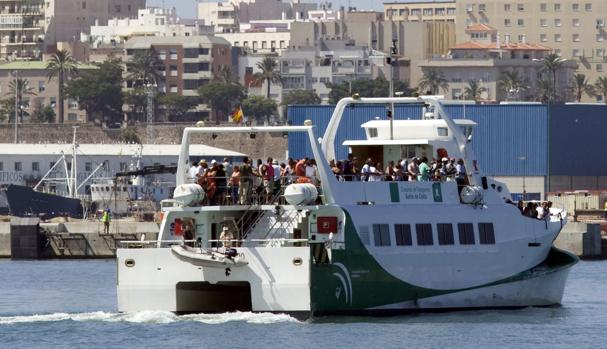 Suspendidos los catamaranes entre Cádiz y Rota por el temporal